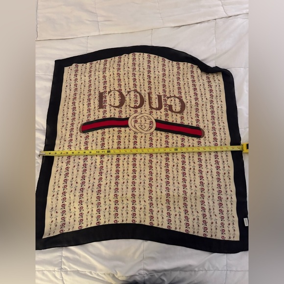 GUCCI SCARF - Picture 2 of 10